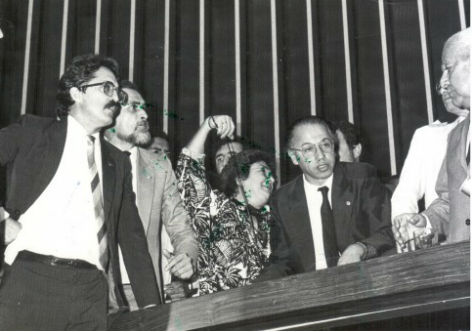 Haroldo Lima e Aldo Arantes, com José Genoíno ao seu lado, na Assembleia Nacional Constituinte de 1987/1988 l Foto: Acervo da Fundação Maurício Grabois.
