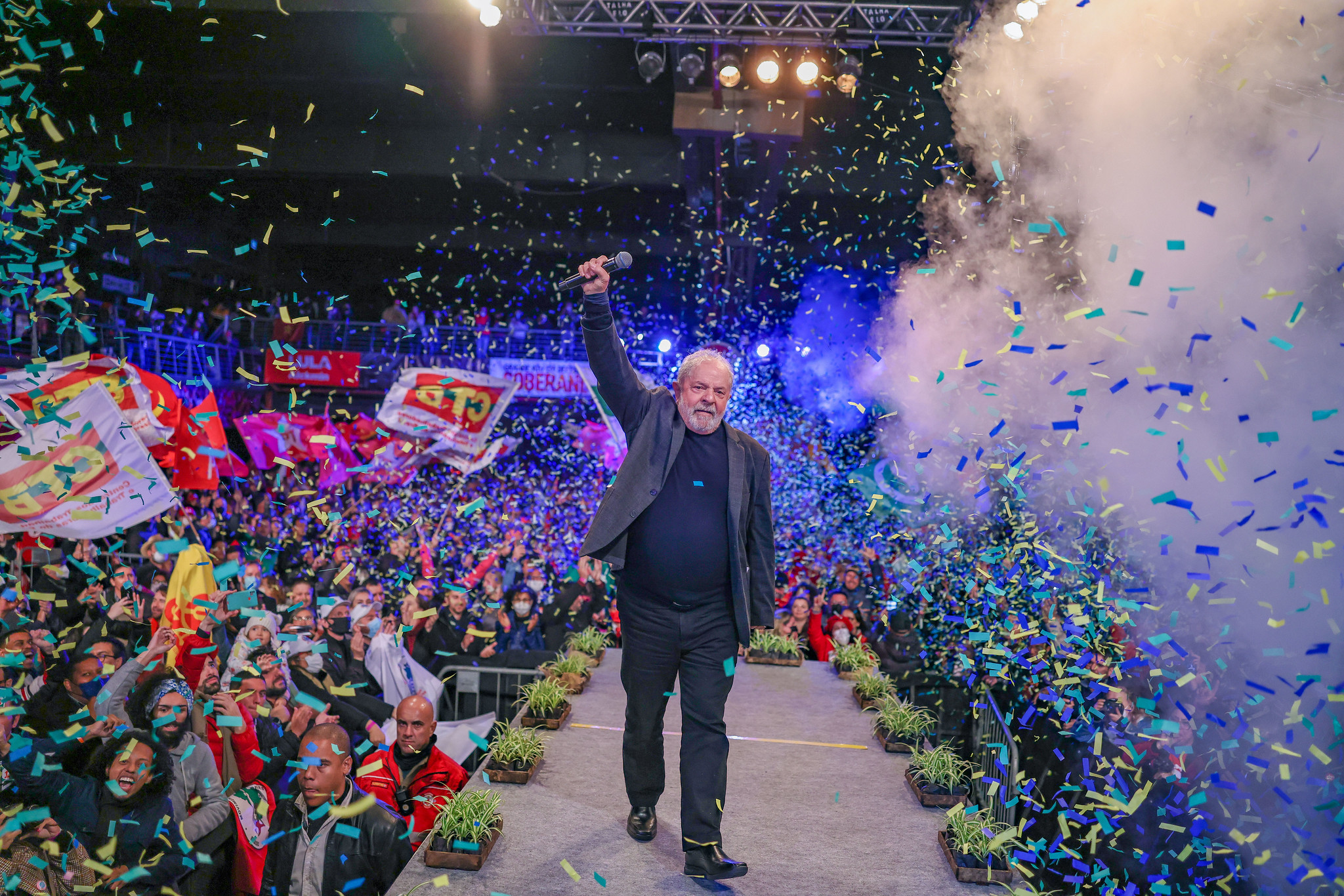 PCdoB – Povo na rua para eleger Lula e celebrar a democracia