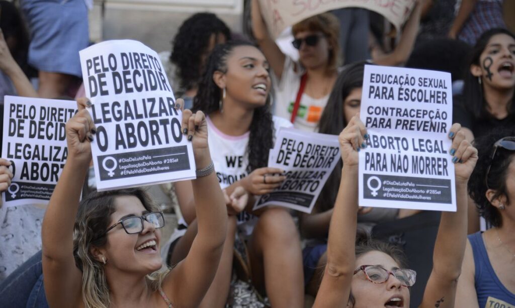 Desigualdade social e racial afetam direitos sexuais e reprodutivos das mulheres