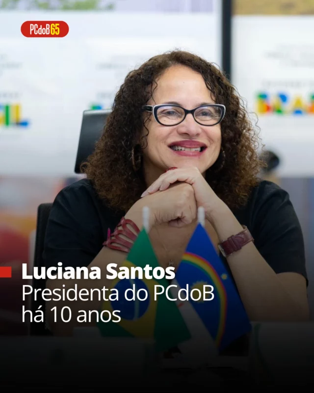 Há exatos 10 anos o  PCdoB elegeu Luciana Santos como primeira mulher a assumir a presidência nacional. Com isso, o partido reafirmou uma marca dos comunistas brasileiros de valorizar e estimular o protagonismo das mulheres brasileiras, em especial as mulheres do povo, nas lutas que marcam a história do Brasil. 
Luciana, nordestina, negra, mãe e com uma trajetória marcante desde sua militância no movimento estudantil, foi também deputada estadual e federal, prefeita de Olinda, Secretária de Ciência e Tecnologia de Pernambuco e hoje é Ministra de Ciência, Tecnologia e Inovação. 
À frente do PCdoB, Luciana tem tido uma postura de firme compromisso com a defesa da democracia, dos direitos do povo, da construção de um projeto nacional de desenvolvimento e do socialismo.  Luciana tem ressaltado o compromisso do partido e de sua militância com os desafios de construir um futuro melhor. 
Firme na luta, presidenta Luciana!